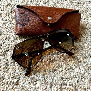 Brown tortoise Ray Ban aviators